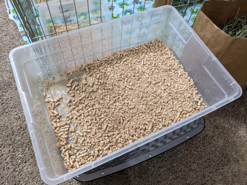 File:Sneakydragon woodpellet litterbox.png